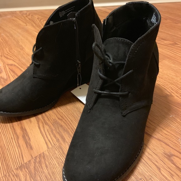 Black wedge booties- never worn - Picture 2 of 4